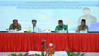 Wamen Fajar Jelaskan Peran Prof Soemitro Ayah Presiden Prabowo di Bidang Pendidikan