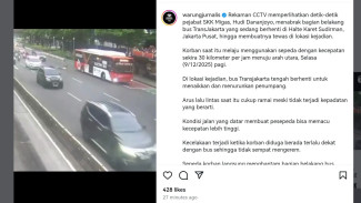 Rekaman CCTV Detik-detik VP SKK Migas Tabrak Transjakarta Ketika Bersepeda