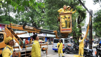 Kabel Menjuntai di Jalan Widya Chandra Sempat Bikin Pemotor Terjatuh, Bina Marga Bergerak Cepat