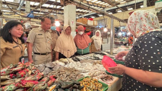 Nataru Makin Dekat, Pemkot Jakut Cek Keamanan dan Harga Pangan di Pasar