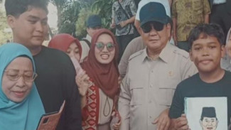 Momen Haru di Sumbar, Prabowo Terima Lukisan Bocah dan Wujudkan Mimpi Billy