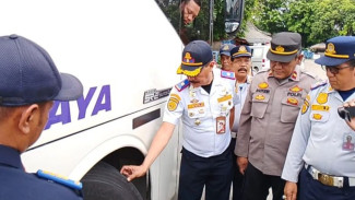 Jelang Nataru 2026, Bus AKAP di Kampung Rambutan Dirazia Ketat
