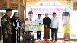 Serap Aspirasi di Ponpes, Misbakhun Serahkan Mobil Bantuan Operasional Sekolah