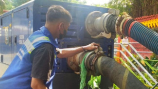 Siaga Rob! Pemprov DKI Bangun Tanggul Darurat di Pesisir Jakarta Utara