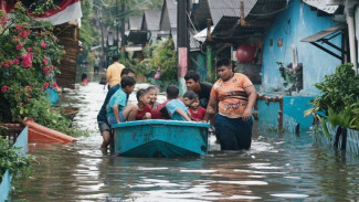 Jejak Penangangan Banjir Jakarta; dari Era Kolonial, Bang Yos, Jokowi, Ahok dan Anies hingga Pramono