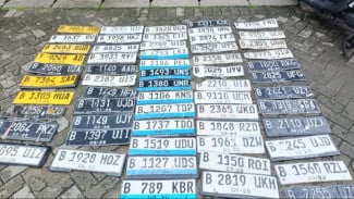 Puluhan Pelat Nomor Diamankan dari Tukang Tambal Ban di Jakut