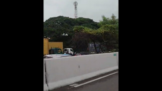 Banjir Masih Rendam Jalan Depan KBN Cakung, Lalu Lintas Terhambat