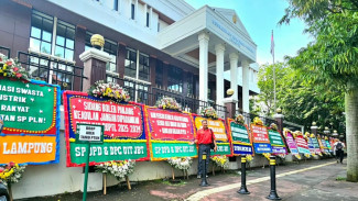 PTUN Jakarta Dibanjiri Karangan Bunga Jelang Sidang Lanjutan Gugatan RUPTL
