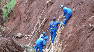 Longsor Kali Baru Jaktim, Turap 100 Meter Dibangun dan Jembatan Diperkuat