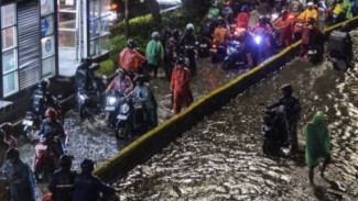Tak Mau Kecolongan, Jakbar Siaga Hadapi Banjir dan Rob Sekaligus