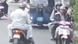Detik-detik Pelajar Disiram Air Keras di Cempaka Putih, Polisi Turun Tangan