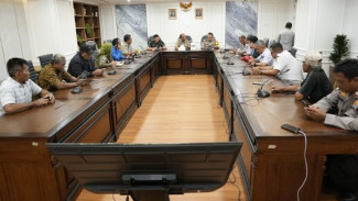 Sampah Kolong Tol Papanggo Ditangani Bertahap, Pembersihan Dimulai-Akses Gerobak Dibatasi