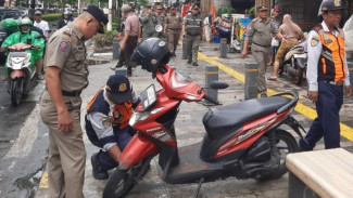 Parkir Liar Menjamur di Glodok, 45 Motor Langsung Kena Operasi Cabut Pentil!