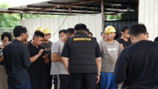 Imigrasi Jakut Gerebek Gudang Cilincing, 9 WNA Langsung Dideportasi