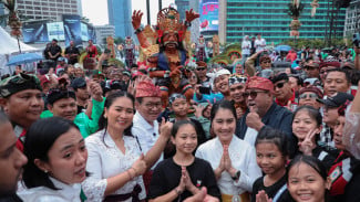 Momen Ribuan Peserta Ramaikan Parade Ogoh-Ogoh Sambut Nyepi di Bundaran HI