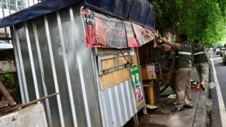 Dekat Bundaran HI! Trotoar Dekat Thamrin City Ditertibkan dari PKL dan Parkir Liar