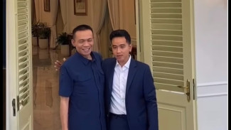 Moment Rismon Sianipar Berpelukan dengan Wapres Gibran, Akhir Kasus Dugaan Ijazah Palsu?