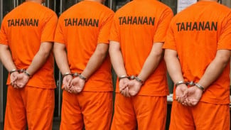 Polisi Sisir Jatinegara Tengah Malam, 5 Pemuda Ditangkap Gegara Diduga Bawa Tembakau Sintetis