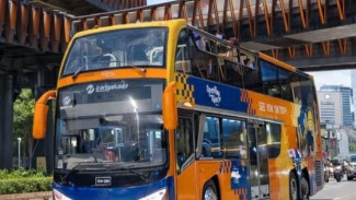Kamu Gak Mudik? Ini Cara Seru Keliling Jakarta Naik Bus Transjakarta Atap Terbuka