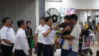 Direktur Utama KAI Tinjau Layanan Lebaran, Pastikan Kualitas Tetap Terjaga di Tengah Arus Balik