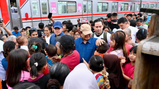 Usai Kunjungan Presiden Prabowo ke Pemukiman Dekat Rel Kereta di Senen dan Janji Bangun Hunian Layak