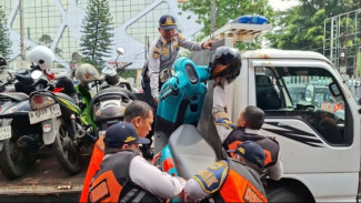 Parkir Sembarangan di Jatinegara, Motor Diangkut hingga Mobil Diderek