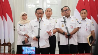 Tekan Polusi Jakarta, Pramono Minta Warga Hentikan Pembakaran Sampah