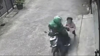 Aksi Jambret di Jelambar Terekam CCTV, Polisi Buru Pelaku