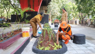 Pasukan Oranye Bikin Keajaiban, Kolong Rel Mangga Besar 'Disulap' Jadi Ruang Hidup Baru