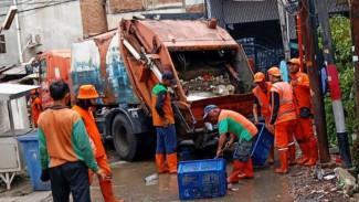 Bukan Sekadar Telat Angkut! Ini Pemicu Sampah Menumpuk di Rusun Tambora-Pasar Kopro