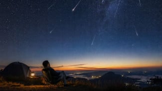 Langit Jadi Panggung Kosmik, Hujan Meteor Lyrids 2026 Capai Puncaknya