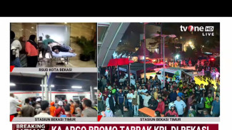 KA Jarak Jauh Tabarakan dengan KRL di Bekasi, Evakuasi Terus Dilakukan