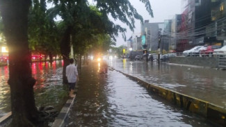 Pintu Air Angke Hulu Siaga 1! Deretan Wilayah Ini Berpotensi Tergenang Banjir