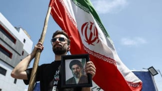 Harga Emas Menguat, Minyak Dunia Tertekan Setelah AS dan Iran Capai Kesepakatan Damai