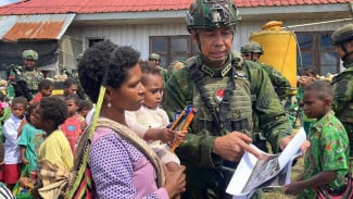 Jadi Biang Kerok Budidaya Ganja di Papua, Jenderal Lucky Sebar Foto Bos OPM Bergaya Ala Pablo Escobar