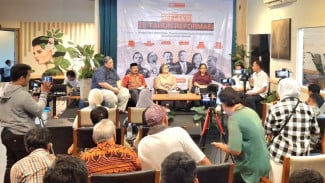 28 Tahun Reformasi: Militerisme Menguat, Ekonomi Melemah