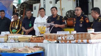 Sinergi Bea Cukai dan BAIS TNI Bongkar Sindikat Jutaan Pita Cukai Ilegal dan Mesin Cetak di Jawa Tengah