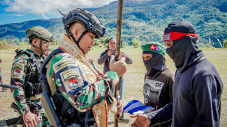 Danyon TPNPB-OPM Kodap XV Kupel Ngalum Oksibil dan 7 Anggotanya Kembali ke NKRI di Kiwirok, Tegaskan Ikrar Setia