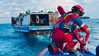 Detik-detik Evakuasi Kapal Bermasalah di Kepulauan Seribu, Penumpang Selamat Semua