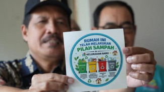 Bukan Sekadar Stiker, Program Pilah Sampah di Pasar Rebo Bikin Volume Sampah Menyusut
