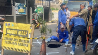 Jalan Amblas di Kebon Jeruk Ditutup Sebagian, Perbaikan Segera Dilakukan