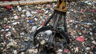 Ancaman Banjir Mengintai, 360 Personel Dikerahkan Bersihkan Kali Grogol Jakbar