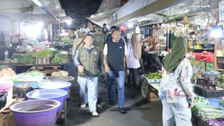 Jalan Licin Bikin Resah dan Bahayakan Pengguna Jalan, Jaktim Siapkan Penataan Pedagang Ikan Kramat Jati
