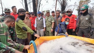 Atas Perintah Prabowo, Menhut Raja Antoni Turun Langsung Tangani Karhutla Kalbar