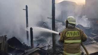 60 Rumah di Muara Angke Hangus Dilalap Api, Polisi Selidiki Penyebab Kebakaran