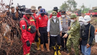 Sinergi Lintas Sektor di Riau: Pemadaman Karhutla dan Reboisasi Jalan Bersamaan
