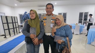 Kakorlantas Polri Beri Tali Asih untuk Janda Pengemudi Ojol yang Gugur dalam Kecelakaan
