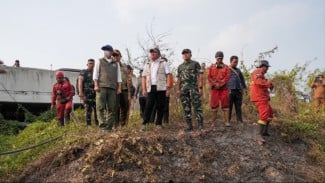 Asap Terlihat dari Tol Kapal Betung, Menhut Tinjau Lokasi Karhutla di Ogan Ilir