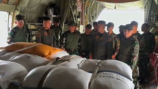 Dampak El Nino Lumpuhkan Jalur Logistik, Kogabwilhan III Kirim 12,5 Ton Beras ke Yahukimo