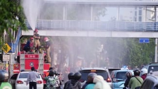 Jakarta 'Diguyur' Air untuk Atasi Sebaran Abu Vulkanik, Hasilnya Mulai Terlihat di Udara